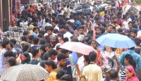 পয়লা বৈশাখের আগে কেনাকাটায় ব্যস্ত বাঙালিরা