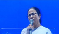 ধর্মীয় মিটিংয়ে অস্ত্র কেন, বন্দুক নিয়ে ড্যান্স কেন: প্রশ্ন মমতার