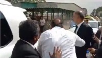 পুলিশ দেখেই আদালতে দৌড়ে আশ্রয় নিলেন সাবেক পাক তথ্যমন্ত্রী ফাওয়াদ