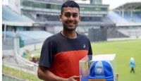 আইসিসির বর্ষসেরা ওয়ানডে দলের ক্যাপ হাতে পেলেন মিরাজ