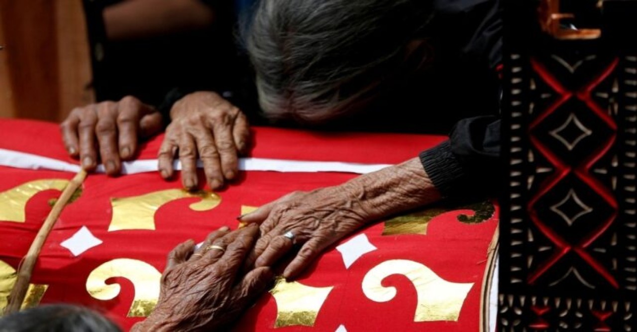 মৃত স্ত্রীর কঙ্কাল আগলে ২১ বছর কাটালেন বৃদ্ধ! শিউরে ওঠার মতো ঘটনা