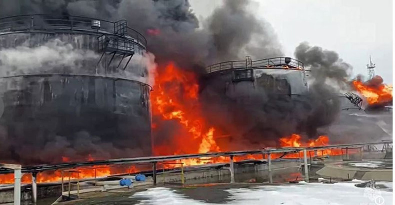 রাশিয়ার দুইটি তেল শোধনাগারে ইউক্রেনের হামলা