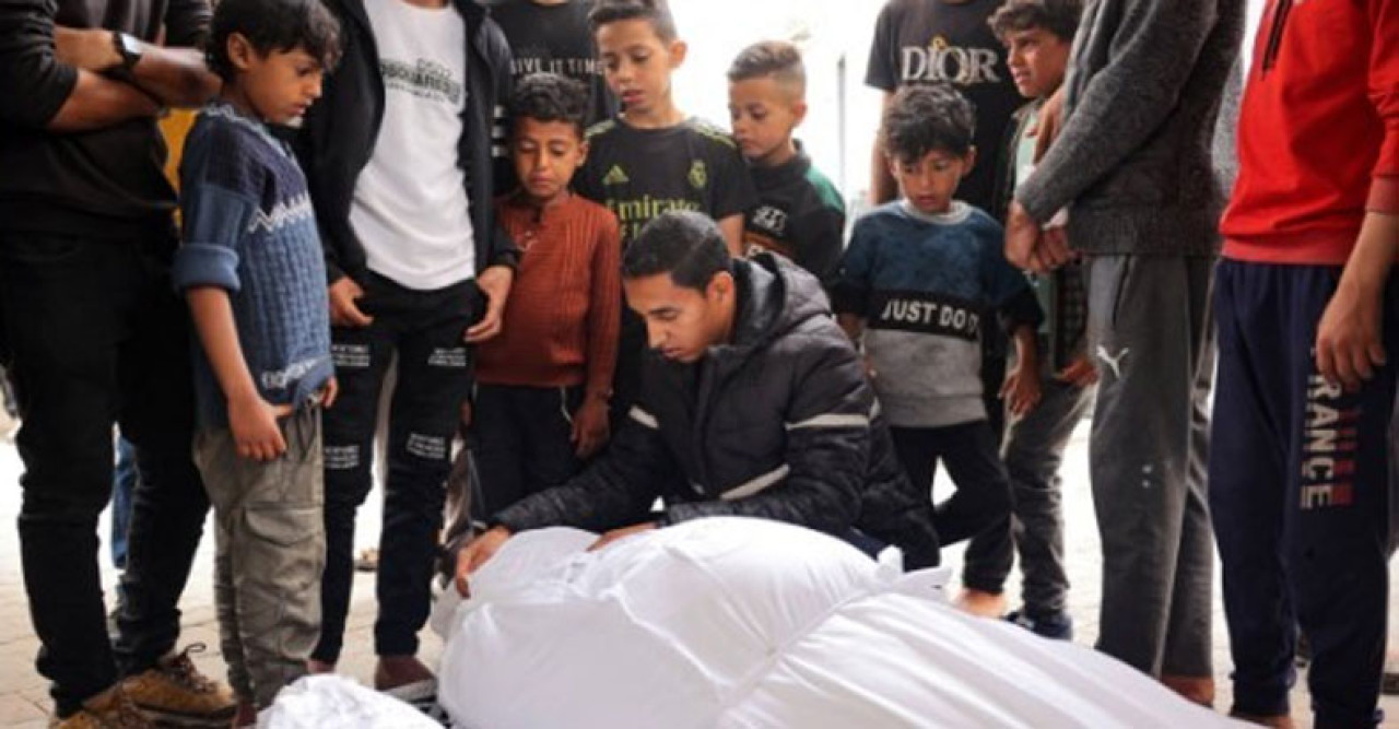 গাজায় ইসরায়েলি হামলায় ২৪ ঘণ্টায় আরও ৩২ নিহত