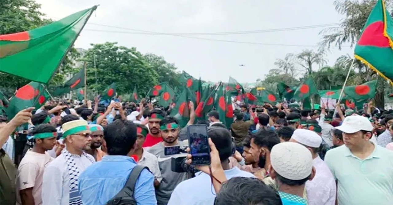 বৃষ্টি উপেক্ষা করে ‘৩৬ জুলাই উদ্‌যাপনে’ বিপুল জনসমাগম