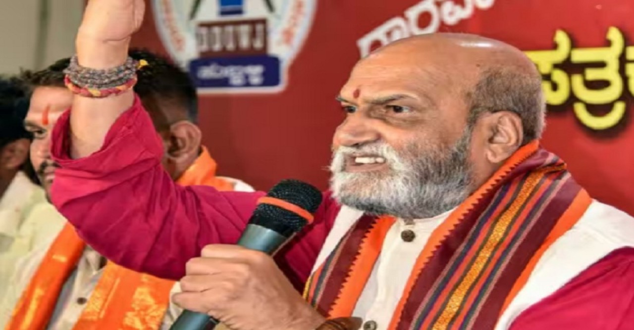 লাভ জিহাদ মোকাবেলায় যারা মুসলিম মেয়েদের ফাঁসাবে তাদের চাকরি ও নিরাপত্তা দেয়া হবে‘
