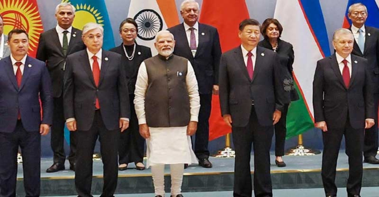নেই হাসি-করমর্দন, মঞ্চ ভাগ করলেও মুখ ফিরিয়েই থাকলেন মোদি ও জিনপিং