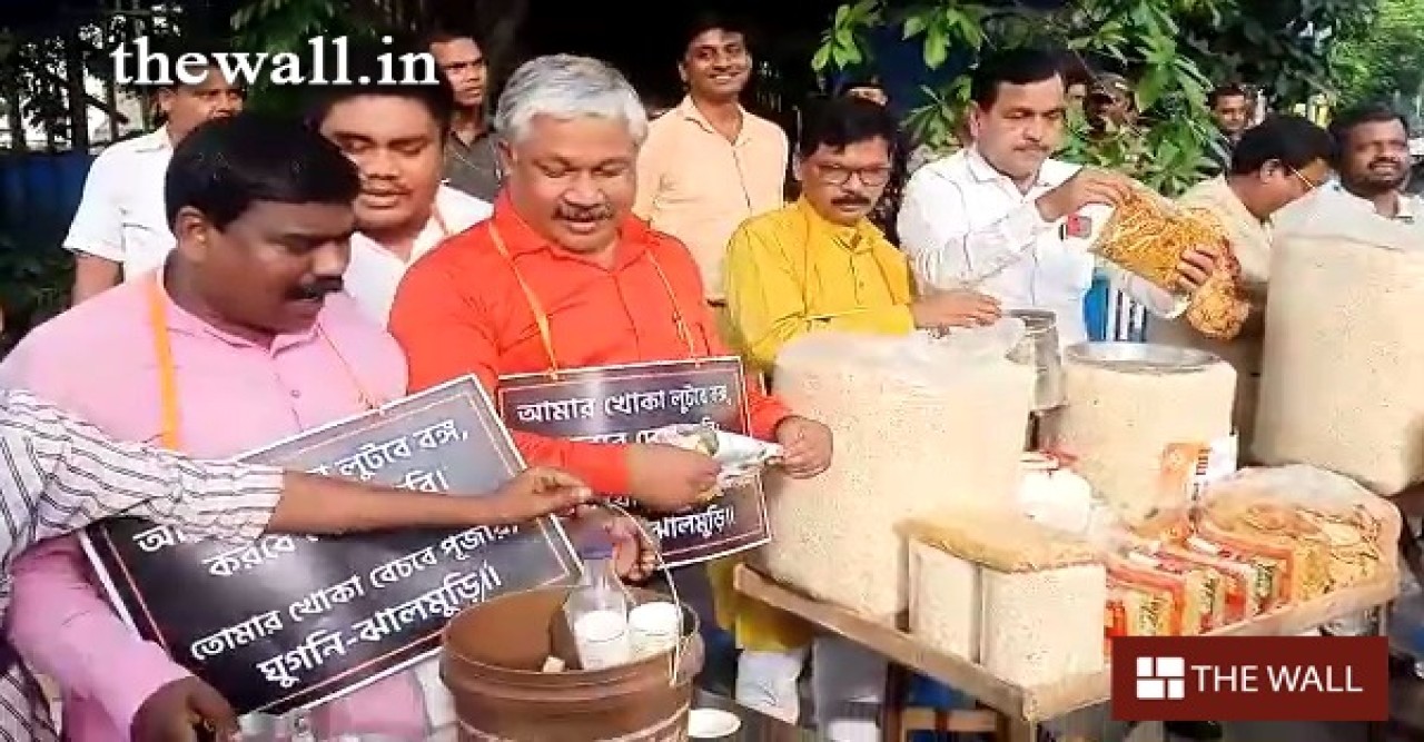 বিধানসভায় চা, ঘুগনি, ঝালমুড়ি বেচে মমতাকে কটাক্ষ বিজেপি বিধায়কদের