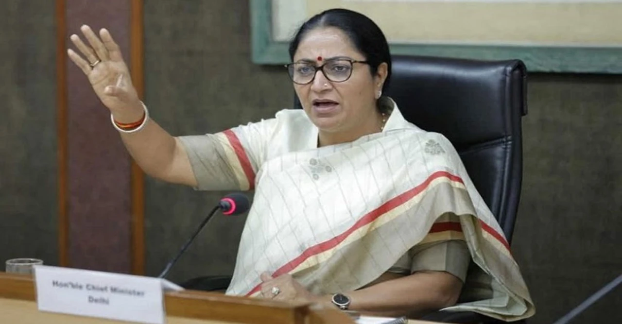 দিল্লি মুখ্যমন্ত্রীর বাসভবনে চুল টেনে মার! হামলাকারী ধরা পড়ল