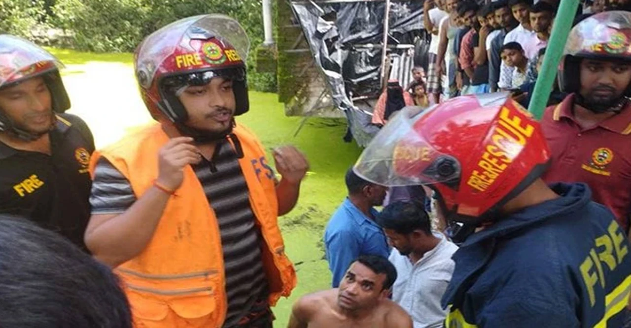 চট্টগ্রামে ভয়াবহ দুর্ঘটনা: নির্মাণাধীন সেপটিক ট্যাংকে দুই শ্রমিকের মর্মান্তিক মৃত্যু, এলাকায় শোকের ছায়া