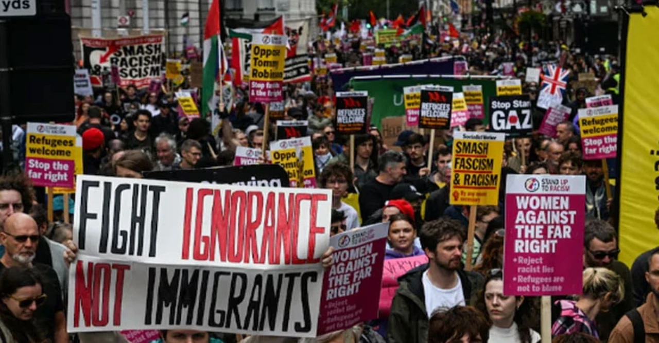 বিশ্বজুড়ে হৈচৈ! দেড় লাখ টাকার iPhone-এর আসল দাম ১২ হাজার