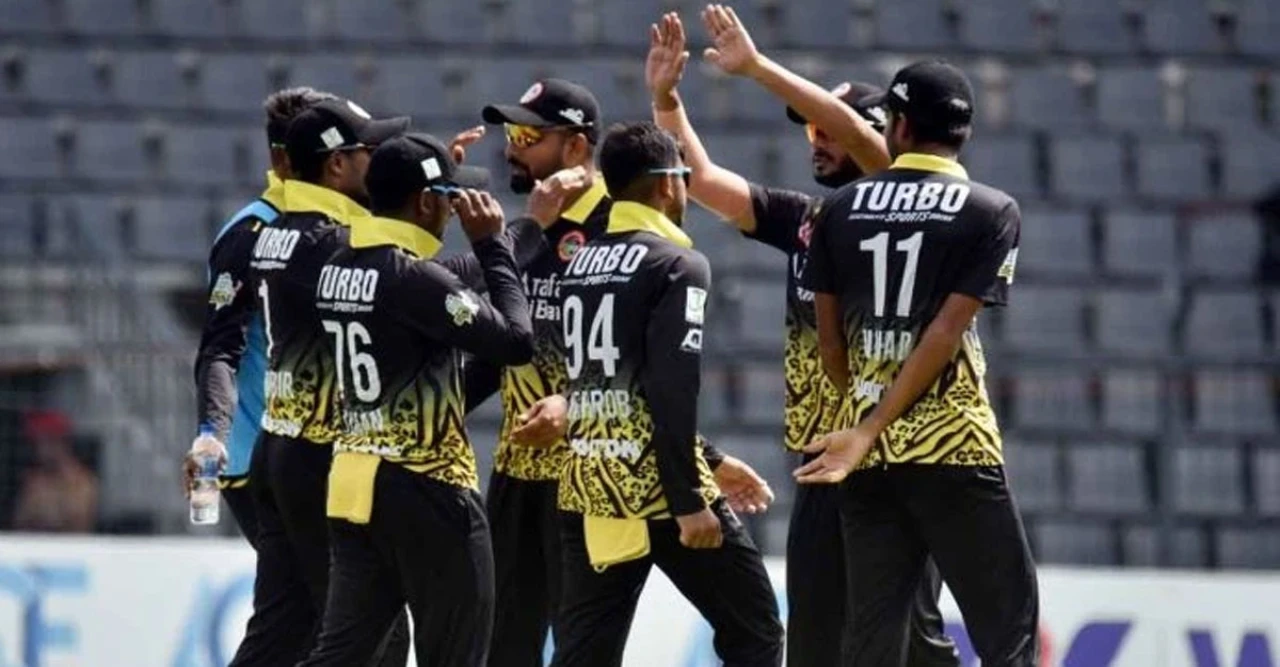 ৩ বলে ৩ উইকেট হারানোও রুখতে পারেনি রাজশাহীর জয়ের ঝড়, শেষ মুহূর্তে নিল জয়