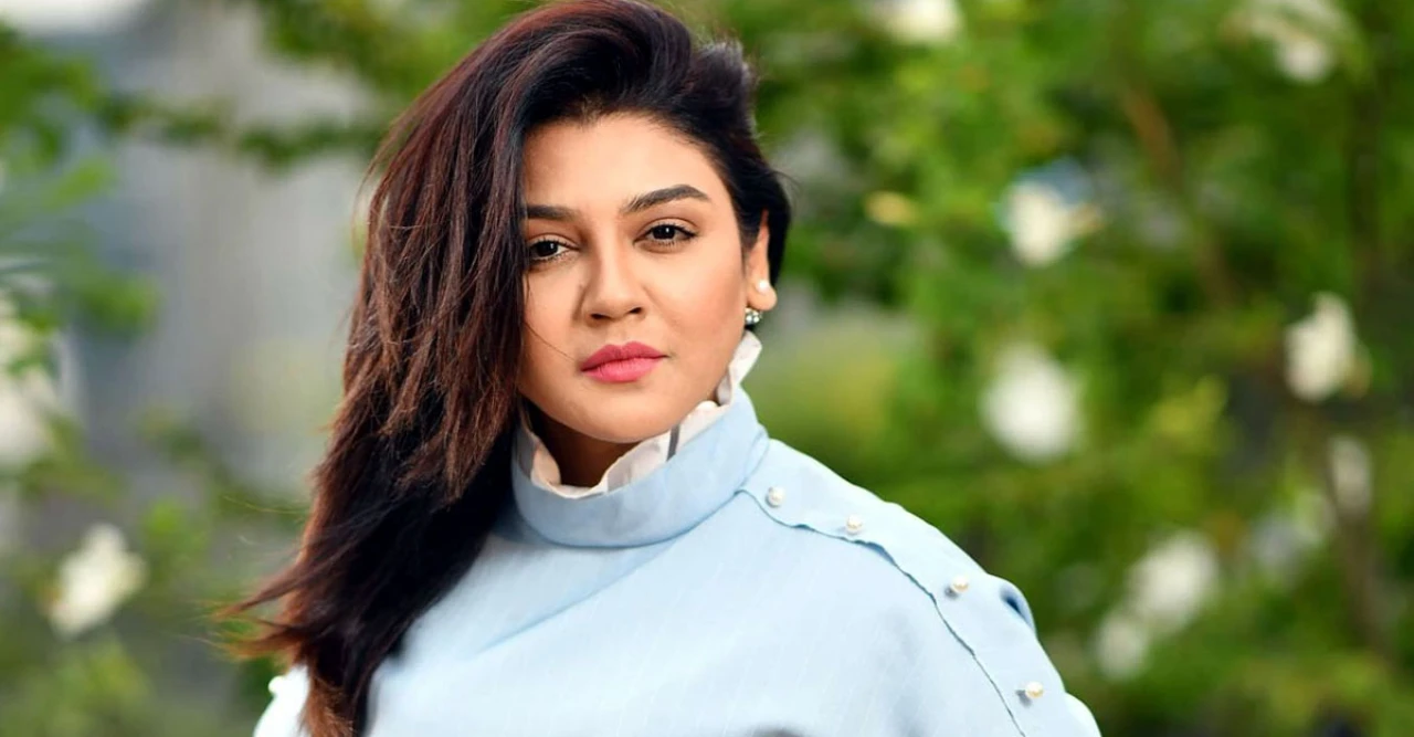 জয়া আহসানের উপস্থিতিতে দুর্গাপুর কার্নিভ্যালে বিক্ষোভ, রাজনীতির ছাপ পড়ে সাংস্কৃতিক মঞ্চে
