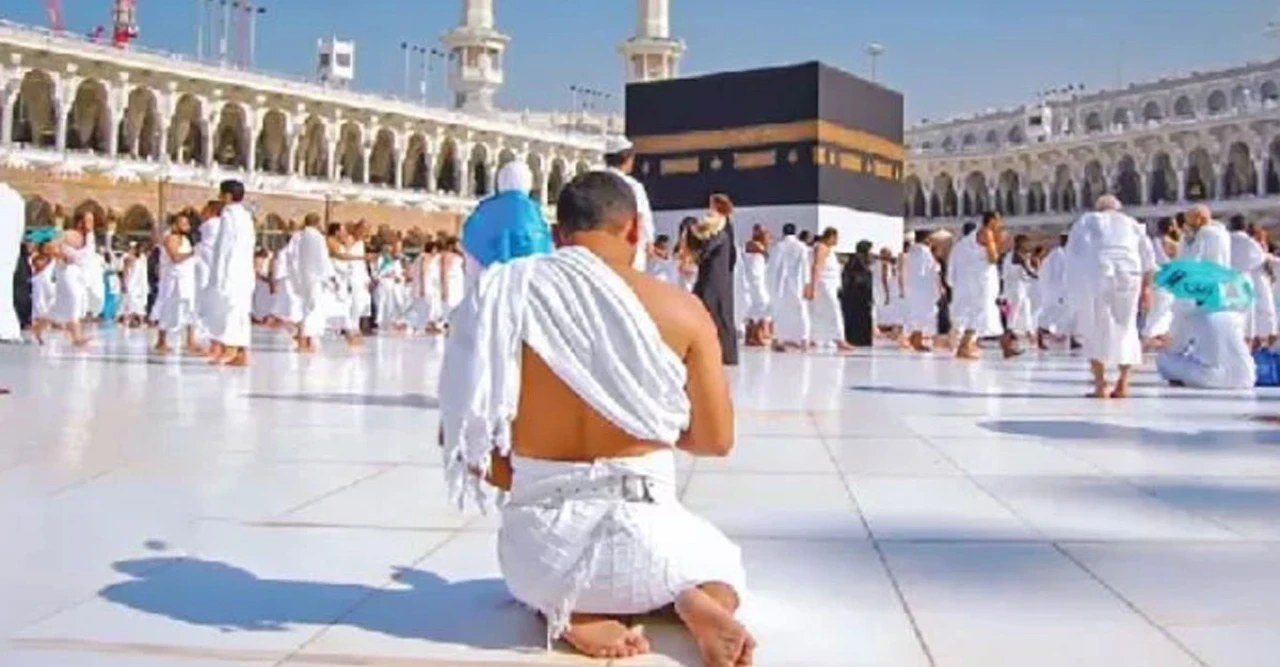 হজযাত্রীদের জন্য নতুন স্বাস্থ্য নির্দেশনা! সৌদিতে প্রবেশের আগে টিকা ও শারীরিক যাচাই বাধ্যতামূলক