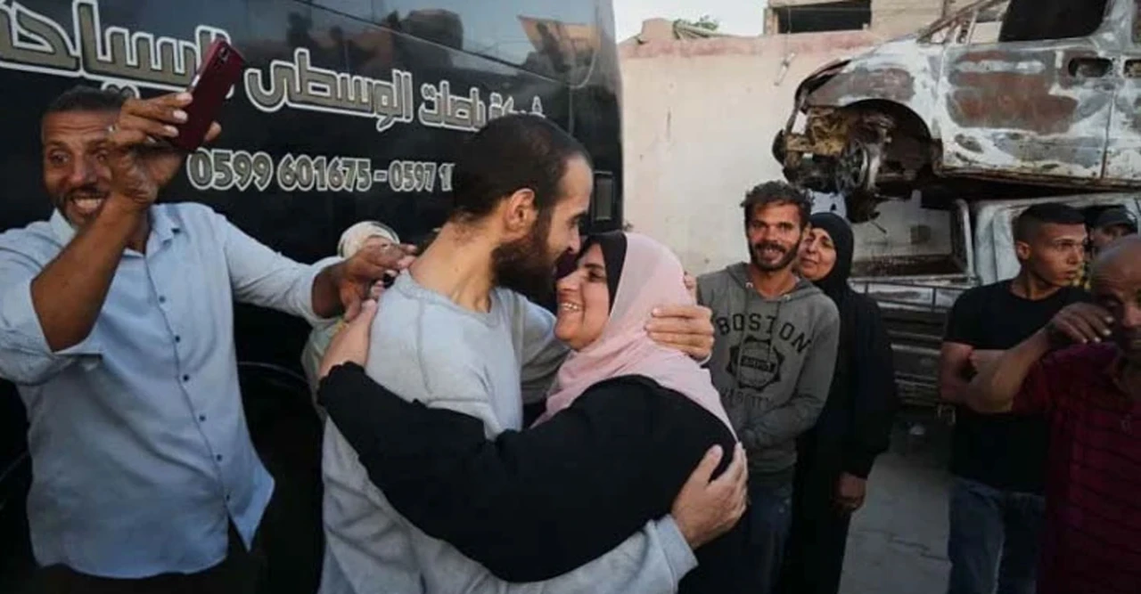 আমরা ছিলাম কসাইখানায়, এক জীবন্ত নরক” – ইসরায়েলি কারাগার থেকে মুক্ত ফিলিস্তিনির বর্ণনা