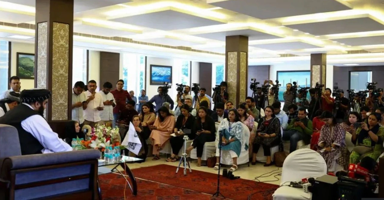 নারী সাংবাদিকদের সামনে তালেবান মন্ত্রী — দিল্লিতে রুদ্ধশ্বাস সংবাদ সম্মেলনে নতুন বিতর্ক!