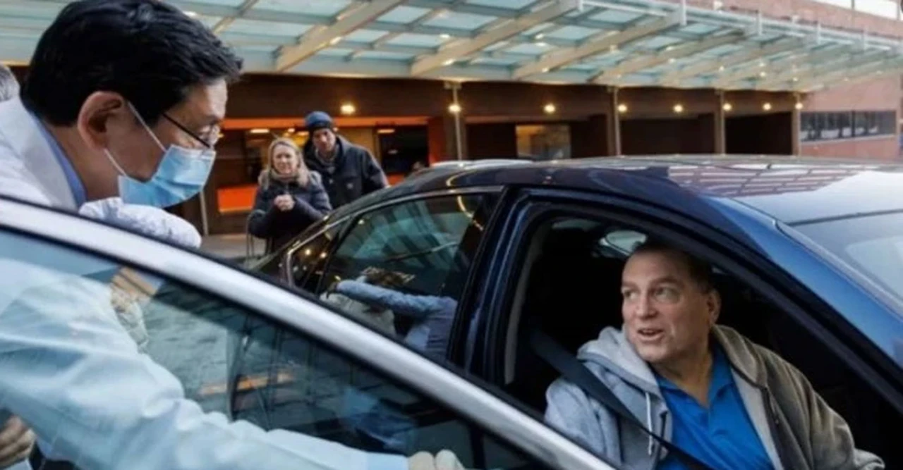 শূকরের কিডনি নিয়ে ২৭১ দিন বেঁচে থাকার রেকর্ড! অবশেষে অপারেশন, এখন কী করছেন টিম অ্যান্ড্রুজ?