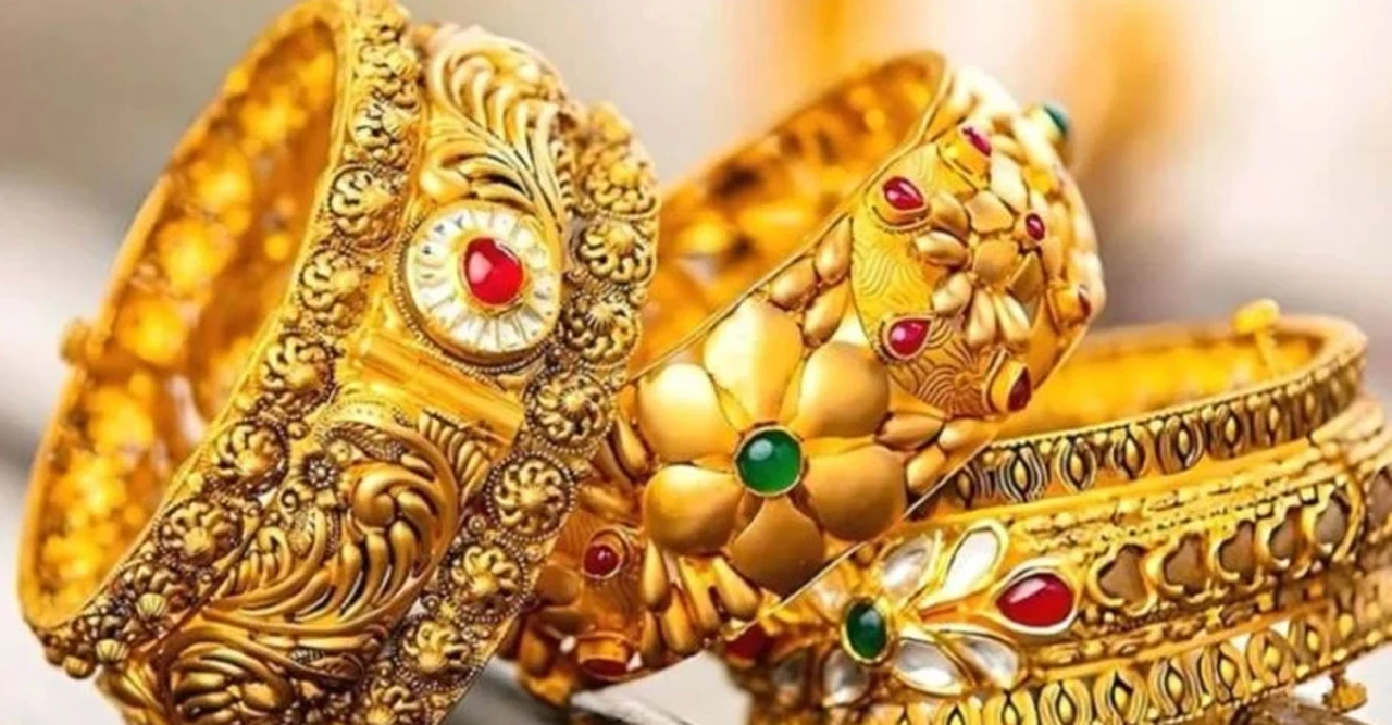দুবাইয়ে সোনার দাম ধস! রেকর্ড উঠার পর হঠাৎ পতন, দেশে ভরি কত?