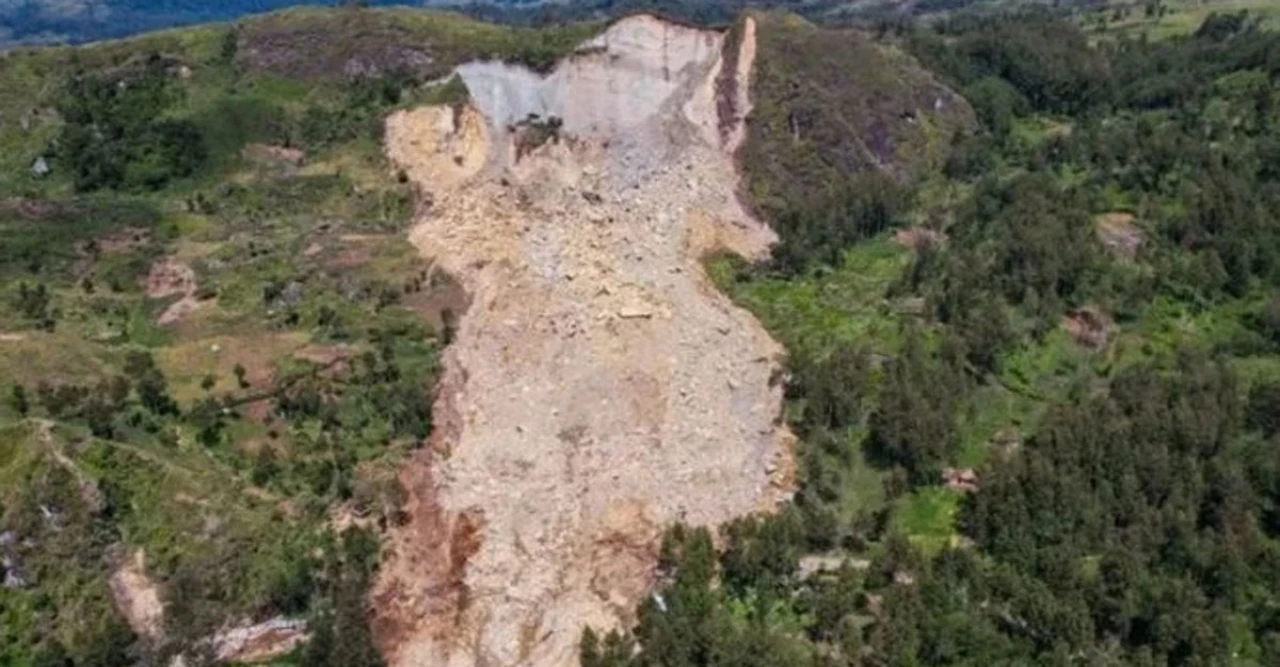 বড় দুর্যোগ! পাপুয়া নিউ গিনির গ্রামে ভূমিধস, চাপা পড়লো ২০ জনের মরদেহ!