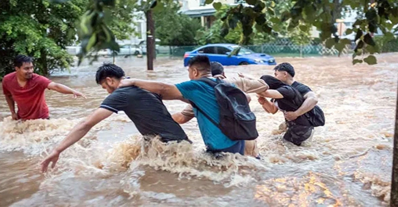 নিউইয়র্ক এখন 'জলের শহর'! রেকর্ড বৃষ্টিতে বিপর্যয়, গাড়ি ভাসছে রাস্তায়, প্রাণহানি ২