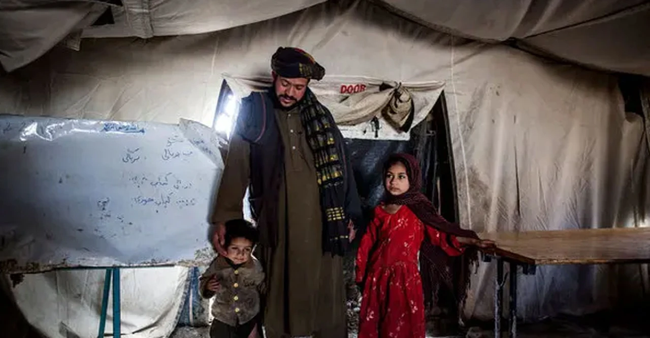 আফগানিস্তানে ১০ পরিবারের ৯টি ঋণে ডুবে! খাবারের জন্য চিকিৎসা ছাড়ছে লাখো মানুষ