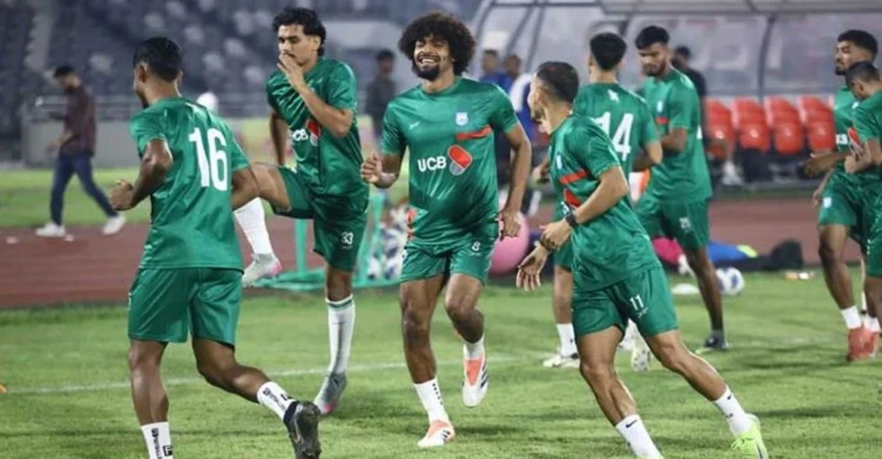 রাজনৈতিক হট্টগোলেও ১৭ হাজার টিকেট সোল্ড! হামজা-সমিতের জন্য ঢাকায় ফুটবল ফ্যানের উন্মাদনা