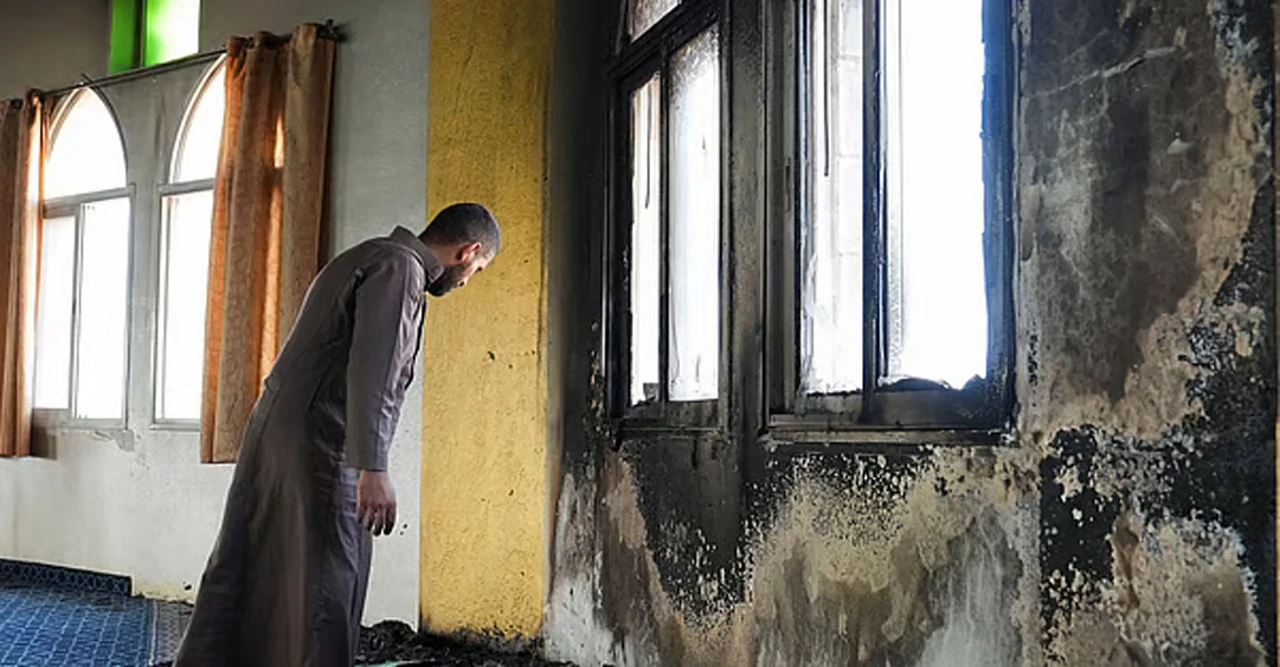 মসজিদে ইসরায়েলি সেটলারদের অগ্নিসংযোগ! পার্ক গুঁড়িয়ে দিল বুলডোজার, আটক ৪০