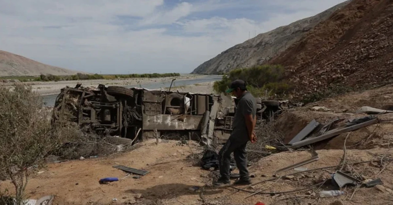 পেরুতে বাস খাদে পড়ে ৩৭ জনের মর্মান্তিক মৃত্যু! মদ্যপ ট্রাকচালকের ধাক্কায় বিভীষিকা