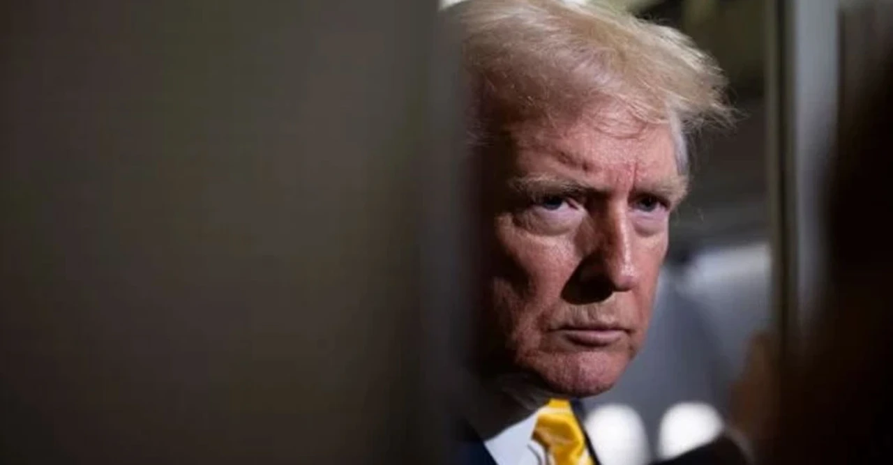 ভেনেজুয়েলায় সামরিক হামলার পথে ট্রাম্প? ক্যারিবীয় জুড়ে বিশাল যুদ্ধ প্রস্তুতির সংকেত