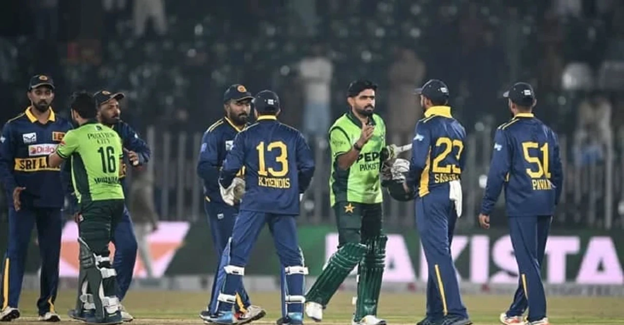 ভয়ঙ্কর বিস্ফোরণের পর আতঙ্ক! শ্রীলঙ্কার অধিনায়ক-পেসার অসুস্থ, পাকিস্তান ছেড়ে দেশে ফিরলেন