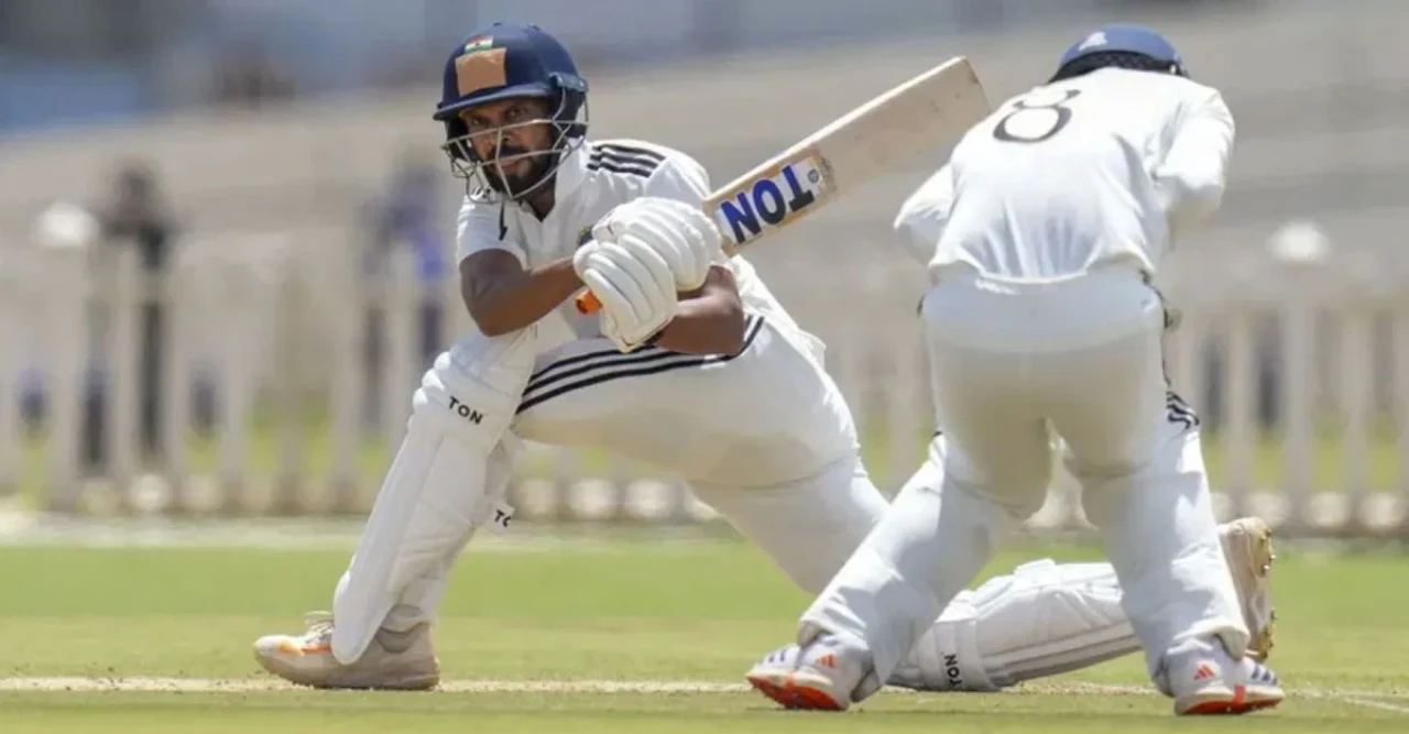 গিলের চোটে টালমাটাল ভারত! গুয়াহাটির টেস্টে কি রুতুরাজ গায়কোয়াড হবেন ‘জরুরি ত্রাণকর্তা’?