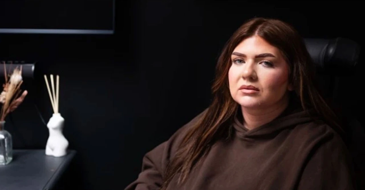 ২৩ বছরের তরুণ কারারক্ষীর করুণ পরিণতি: যৌন অপরাধীর ফাঁদে পড়ে জীবন বদলে গেল