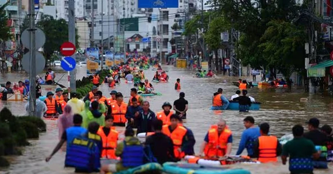 ভিয়েতনামে ভয়াবহ বন্যা–ভূমিধসে ৯০ জনের মৃত্যু, নিখোঁজ আরও ১২!