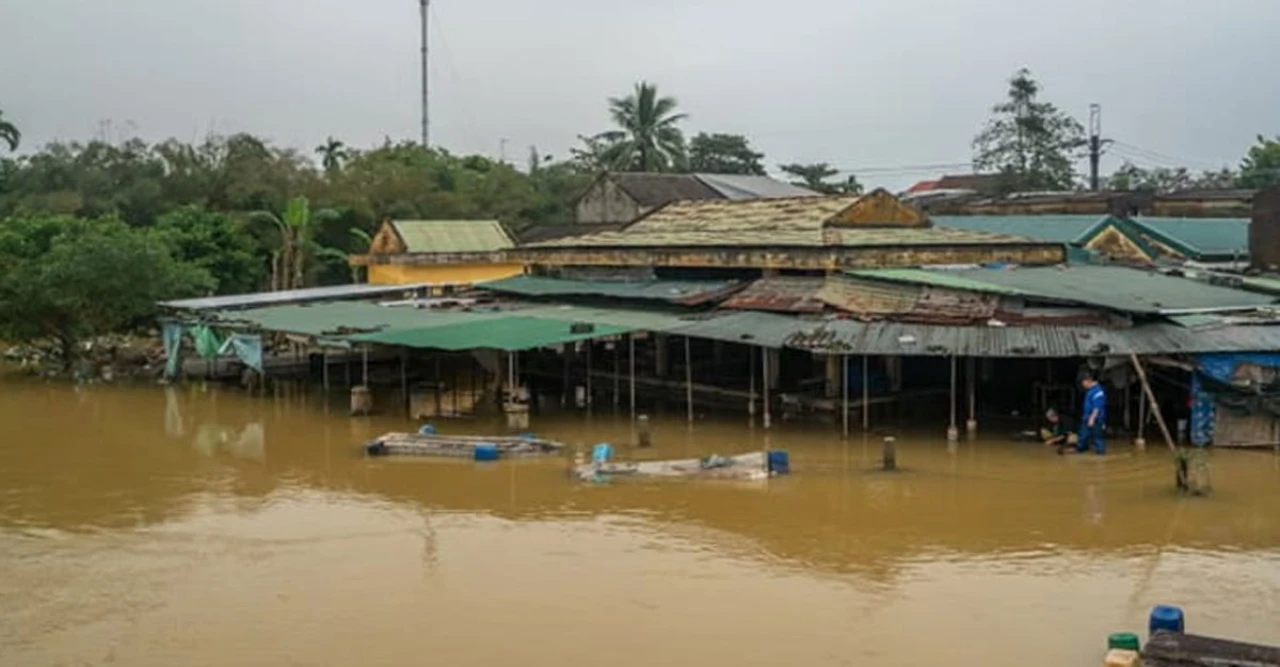 "ভিয়েতনামে প্রলয়ঙ্করী বন্যা! ৯০ জনের মৃত্যু, শত শত গৃহহীন, ক্ষতি ২ বিলিয়ন ডলার"