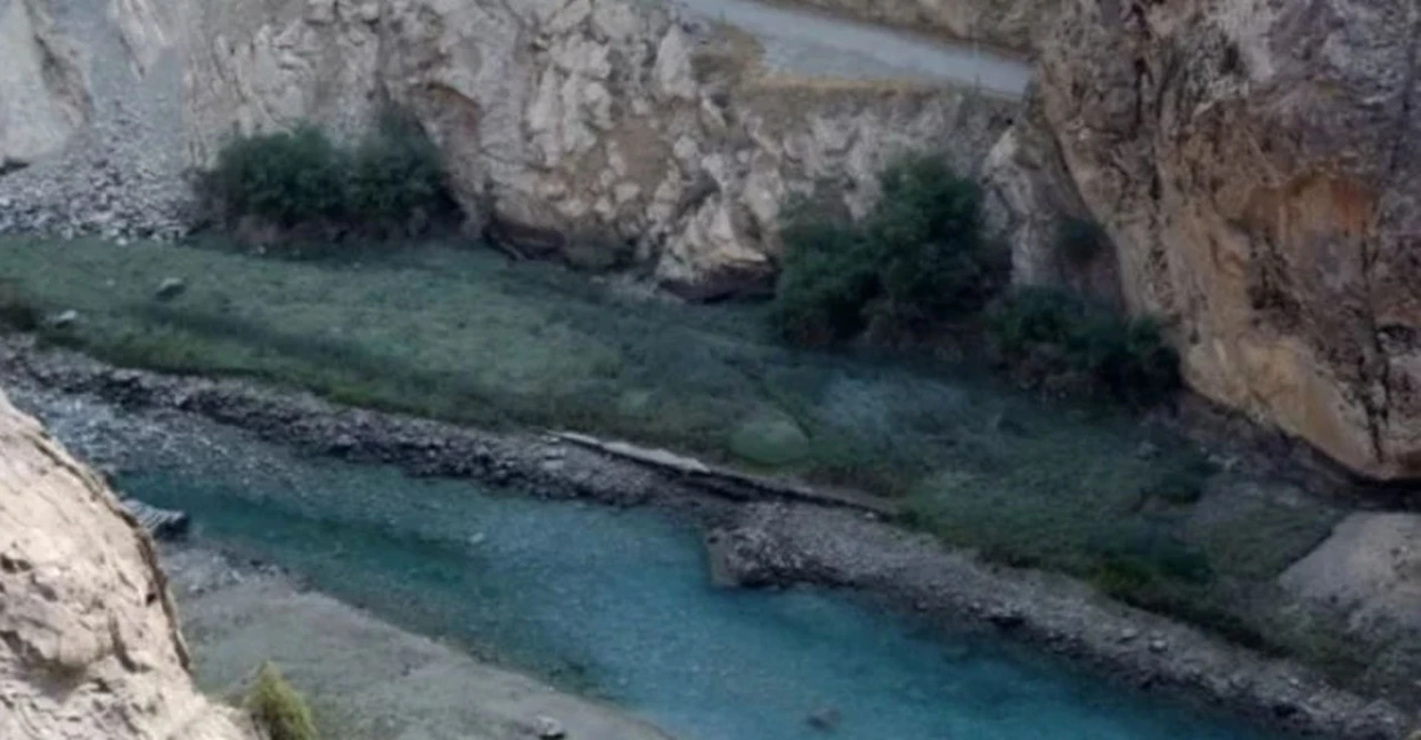  ইরানে ভয়াবহ পানিসংকট! তেহরানের পানির উৎস মাত্র দুই সপ্তাহের জন্য, শুকিয়ে যাচ্ছে বাঁধ