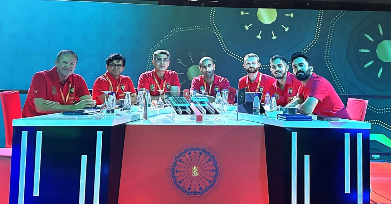 ম্যান্ডনার দলকে নতুন করে সাজাচ্ছে RCB! হেড কোচ বদল সহ বড়সড় পরিবর্তনের ঘোষণা