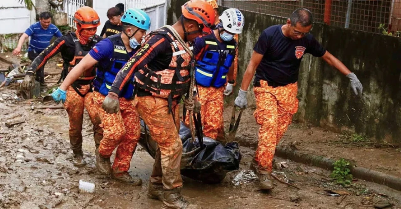 লণ্ডভণ্ড সেবু! বিধ্বংসী ঘূর্ণিঝড় কালমায়েগি, নিখোঁজ ২৬, দুর্যোগে লাখো মানুষ