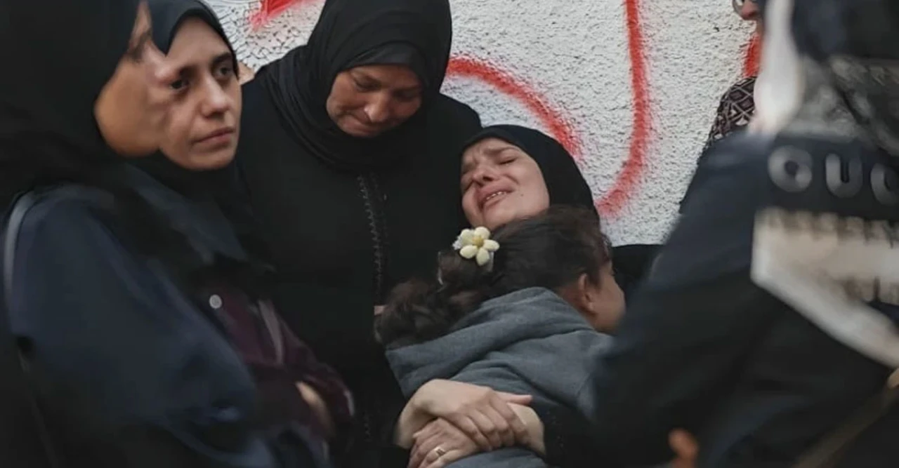 শার্ম-আশ-শেখে হাসি, গাজায় বোমা! ফিলিস্তিনিদের কান্না কি কেউ শোনে?