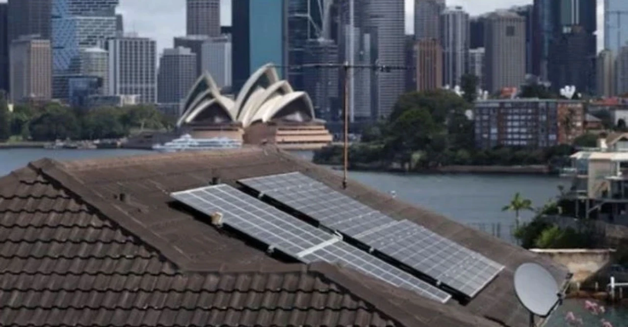 বড় ঘোষণা! আগামী বছর থেকে প্রতিদিন ৩ ঘণ্টা বিনামূল্যে সৌরবিদ্যুৎ দেবে অস্ট্রেলিয়া সরকার