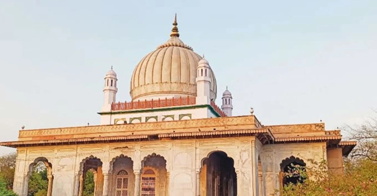 মুজাদ্দিদে আলফে সানির দরগাহ: ভেদাভেদ ভুলে একত্রে আহারের অনন্য আধ্যাত্মিক মিলনস্থল