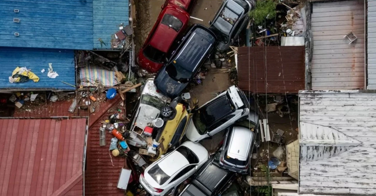 ফিলিপাইনের ২০০ মৃত্যুর পর ভিয়েতনামে ধ্বংসলীলা চালালো টাইফুন কালমেগি!