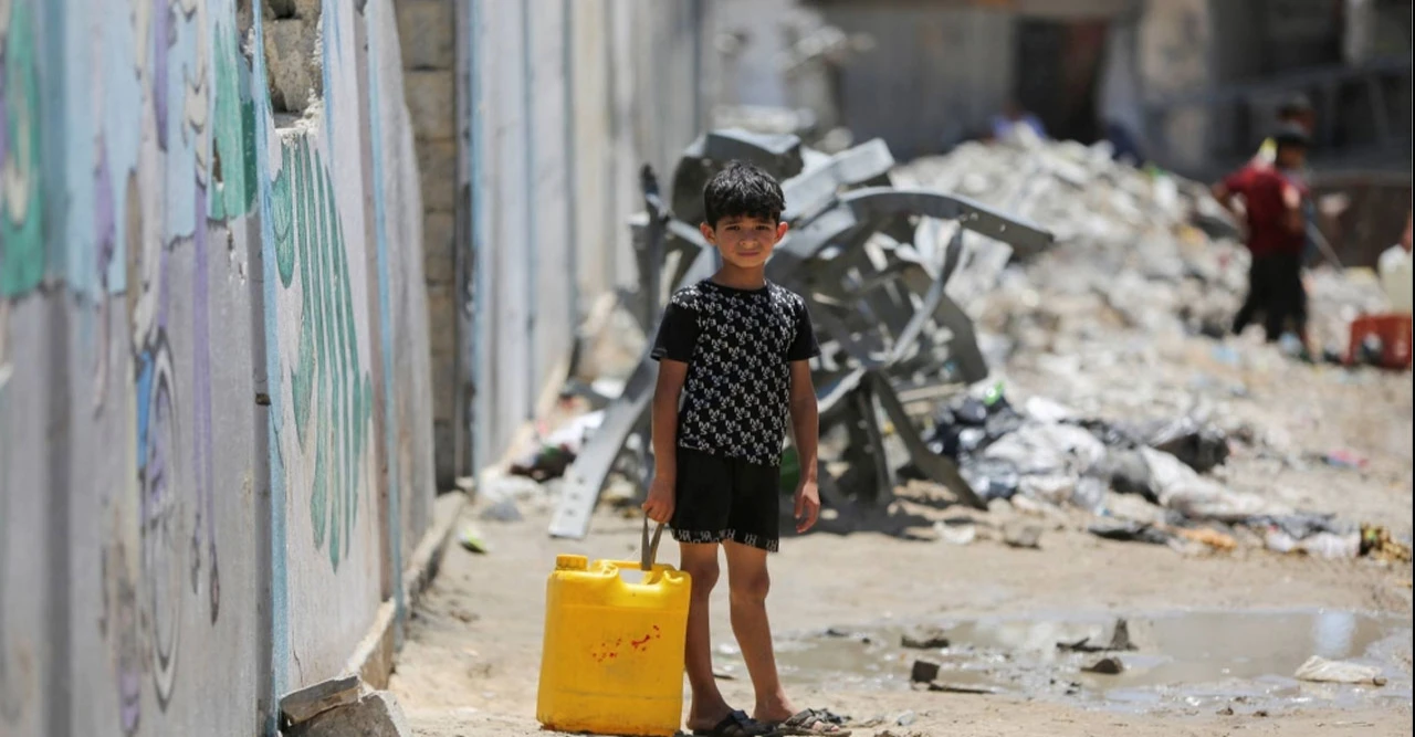 গাজায় ইসরায়েলের ধ্বংসলীলা! মাটি-পানি বিষাক্ত, ফিলিস্তিনিদের জীবন সংকটে, কী হবে এখন?