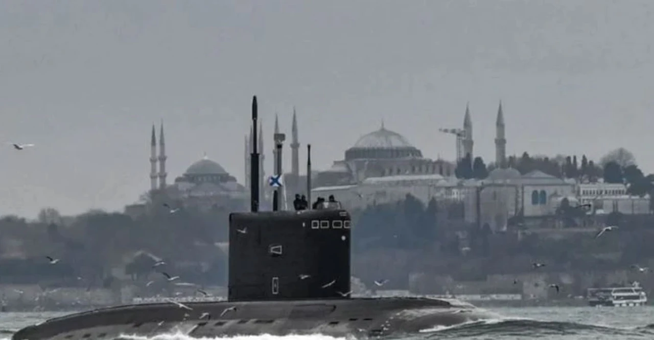 সামুদ্রিক ড্রোনে রুশ সাবমেরিন ধ্বংসের দাবি, যুদ্ধ আলোচনার মাঝেই ইউক্রেনের চমকপ্রদ হামলা