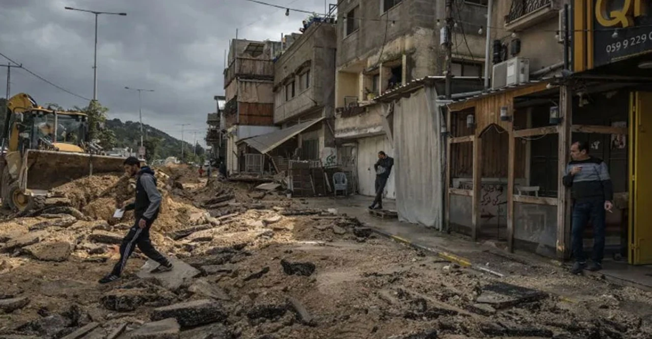 পশ্চিম তীরে ইসরাইলের নতুন ধ্বংসযজ্ঞ: নুর শামস শিবিরে ২৫টি আবাসিক ভবন গুঁড়িয়ে দেওয়ার পরিকল্পনা