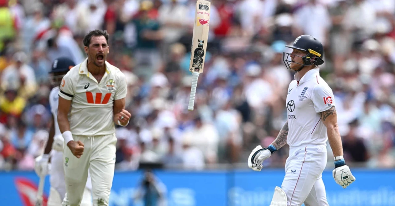 অ্যাডিলেডে রাগে ফেটে পড়লেন স্টোকস! স্টার্কের অসাধারণ বল, উইকেট ভেঙে ভিড়লে আবেগ