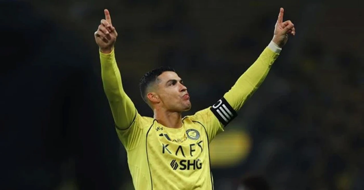 ১৩০০তম ম্যাচেই আগুন! মাইলফলক ছুঁয়ে জোড়া গোলে আল নাসরকে উড়াল দিলেন রোনালদো