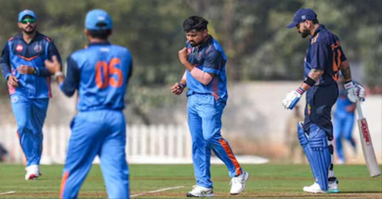 কোহলিকে আউট করে কী বললেন? বলেই দিলেন গুজরাটের স্পিনার!