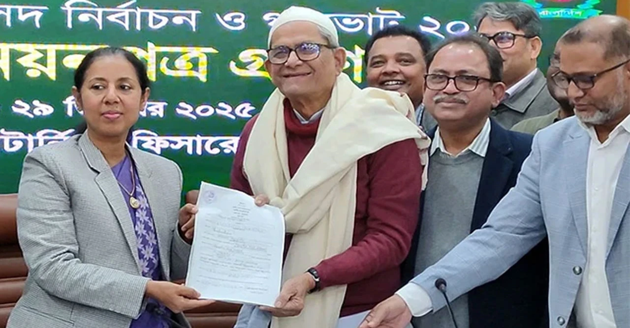 ভোটে ফিরছে ঠাকুরগাঁও-১! মনোনয়ন জমা দিয়ে কর্মসংস্থানকে অগ্রাধিকার দেওয়ার ঘোষণা মির্জা ফখরুলের