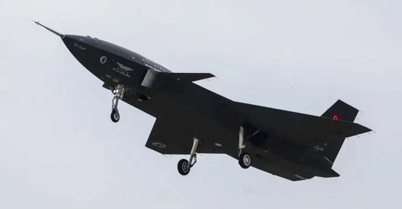 তুরস্কের ড্রোন যোদ্ধা আকাশে শত্রু উড়িয়ে দিল! প্রথমবার আকাশ-থেকে-আকাশে মিসাইল হামলা