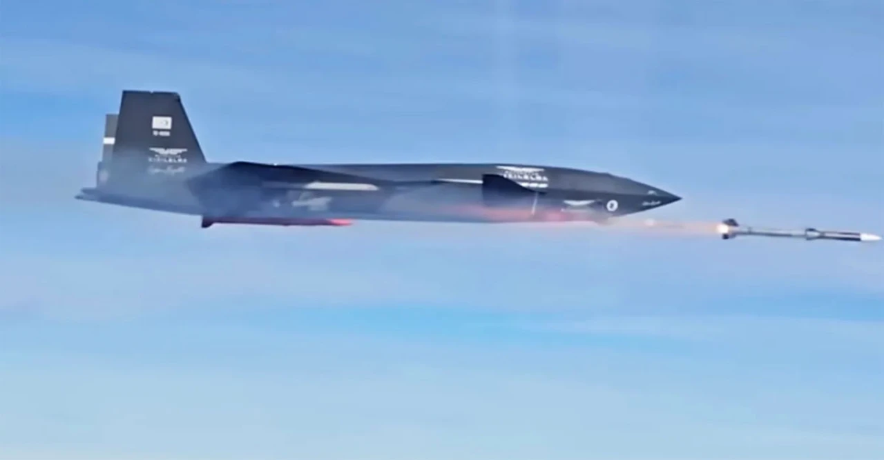 আকাশে ইতিহাস গড়লো তুরস্কের মানববিহীন যুদ্ধবিমান, যা ঘটলো কিজিলেলমার পরীক্ষায়!