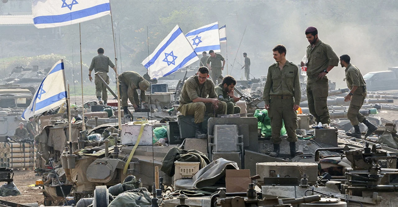 কঠোর সামরিক সিদ্ধান্ত! সিনিয়র অফিসারদের জন্য অ্যান্ড্রয়েড ফোন নিষিদ্ধ করল ইসরায়েল, কেন এই উল্টো সুর? 